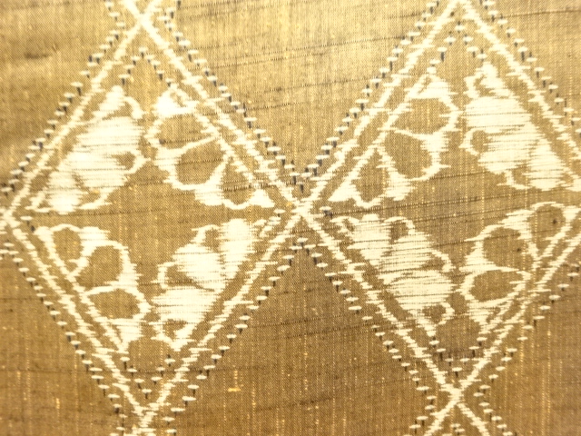  斜め格子に花模様織り出し手織り紬単衣着物